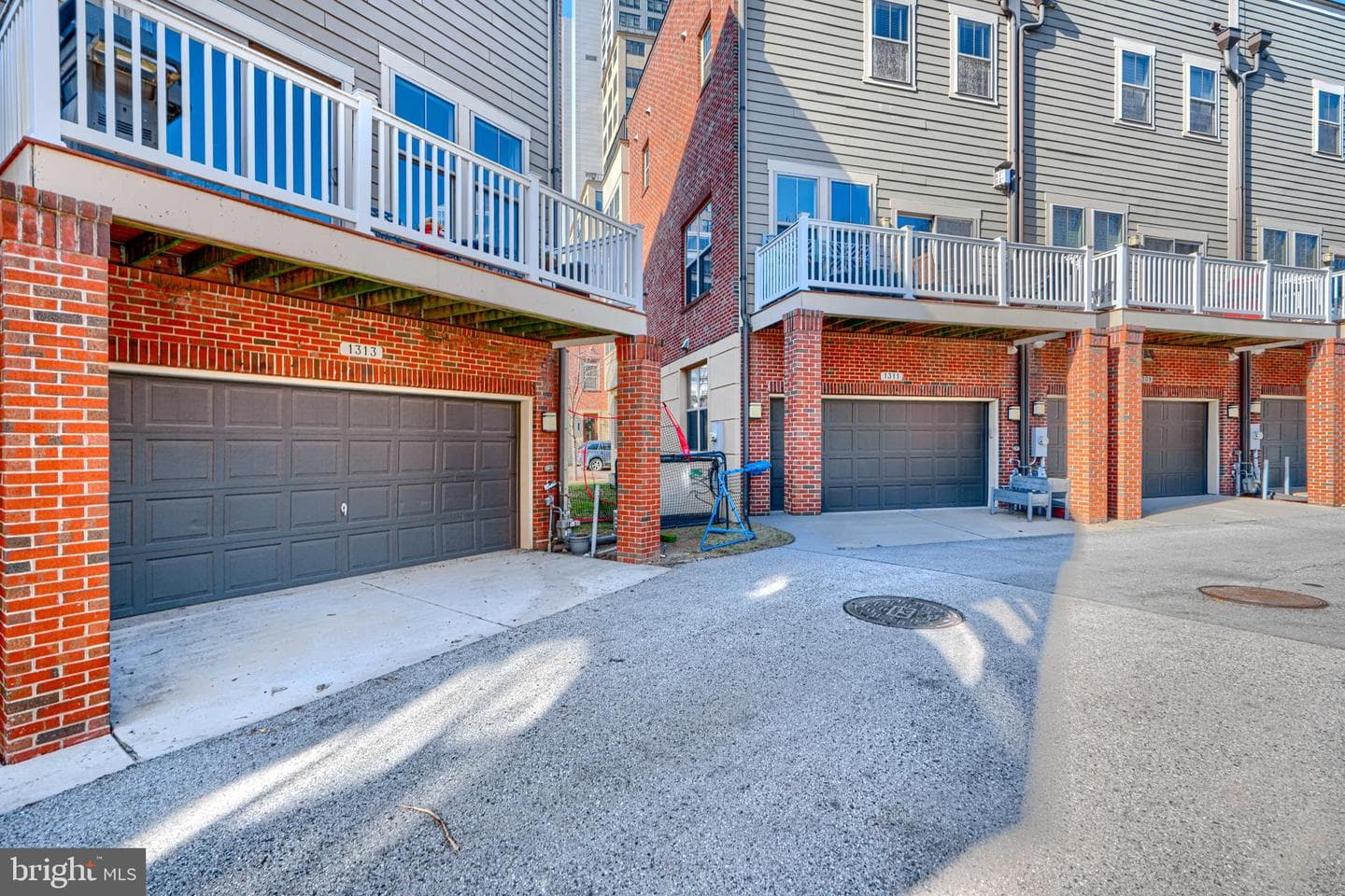 1313 Benjamin Street photo 51