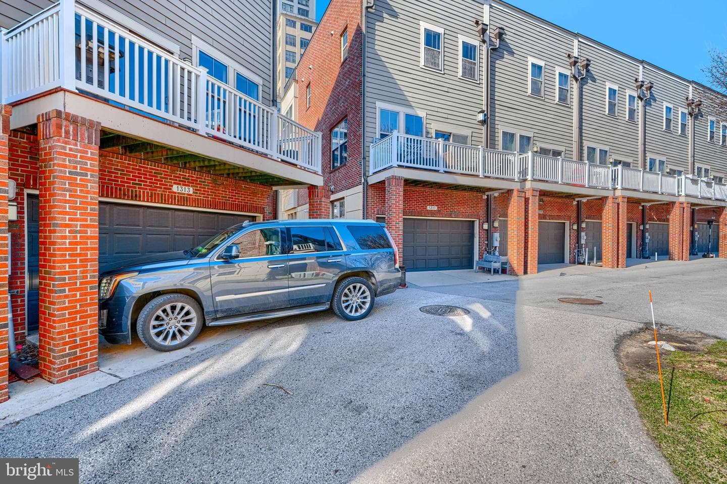 1313 Benjamin Street photo 54