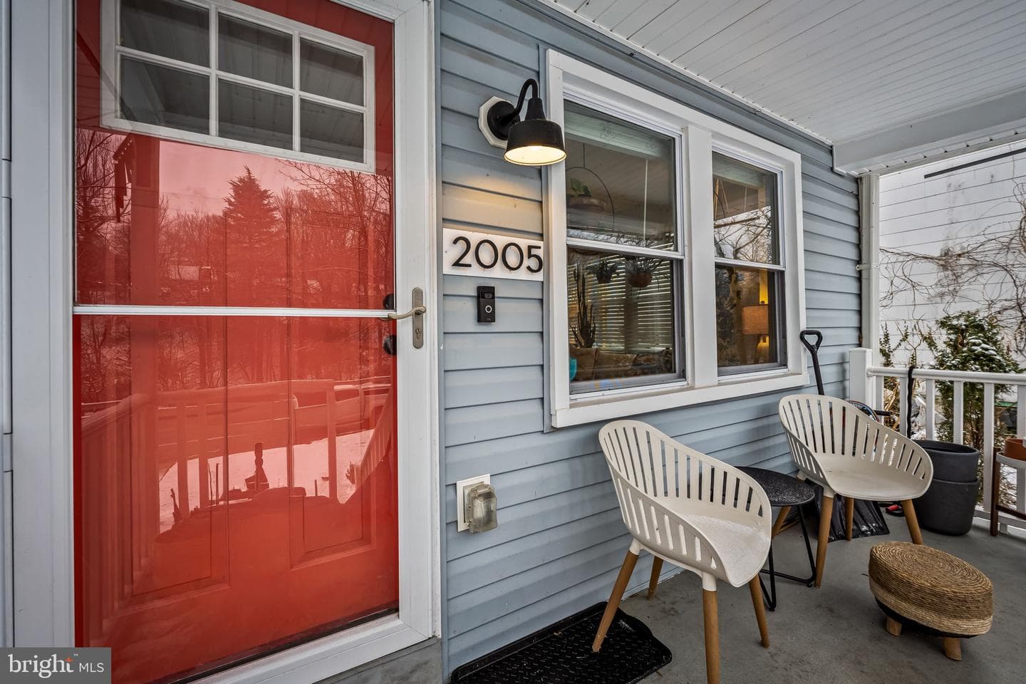 2005 Kelly Avenue photo 2