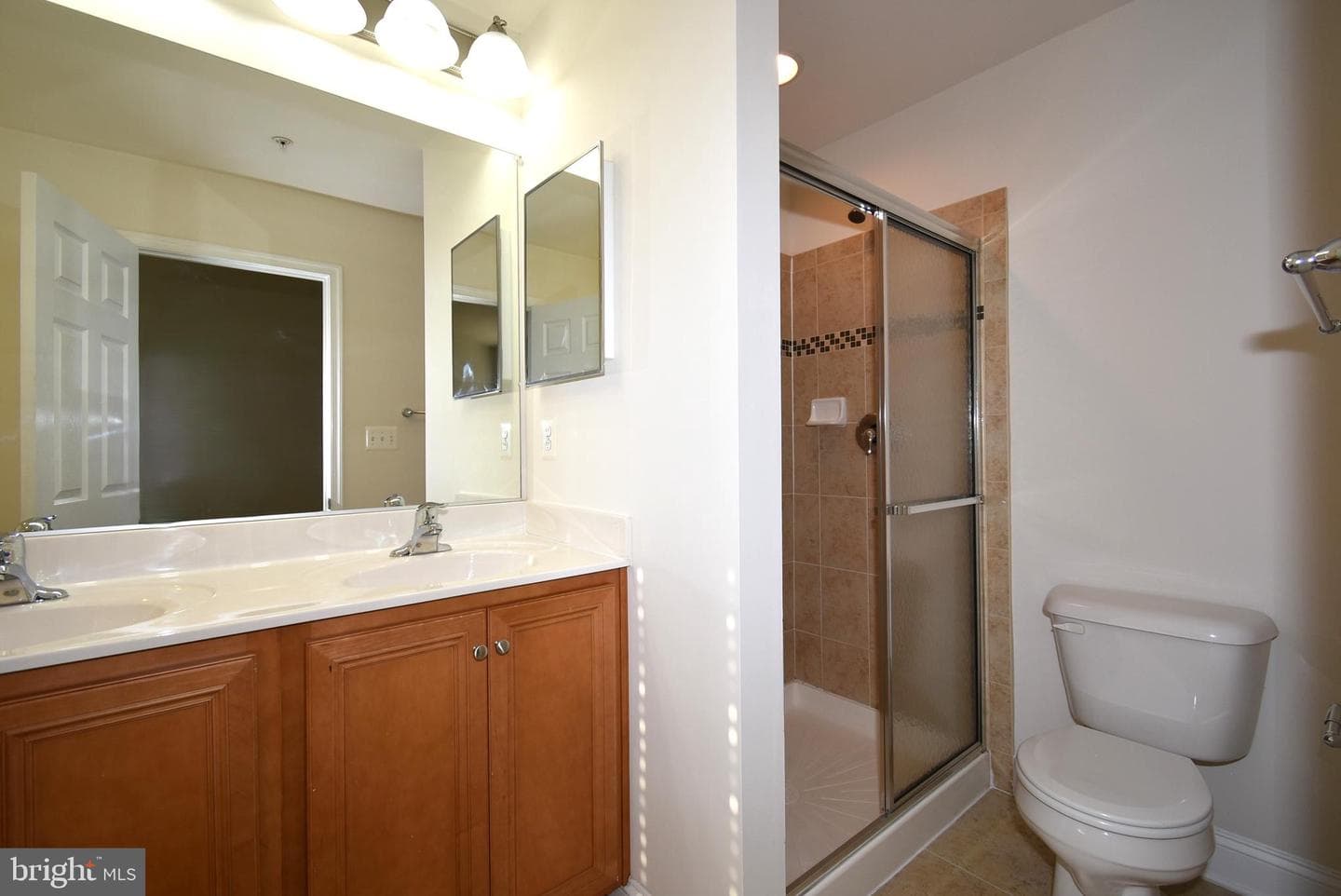 877 Ryan Street photo 12