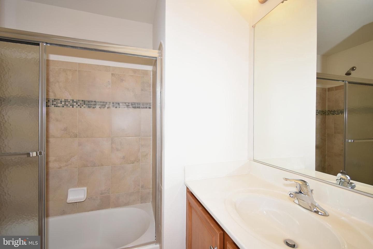 877 Ryan Street photo 17