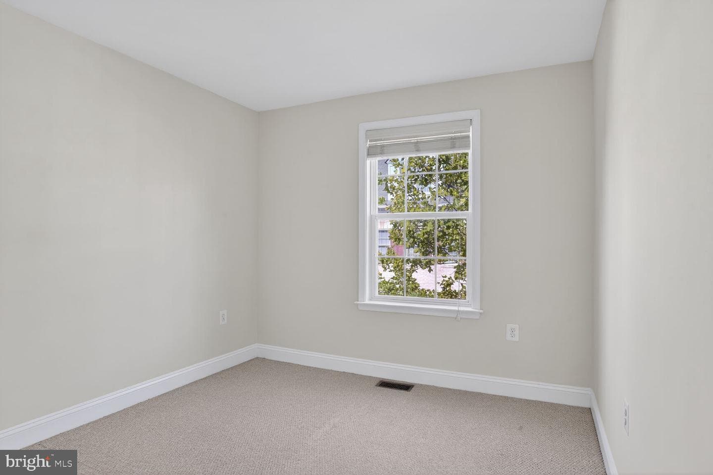 877 Ryan Street photo 36