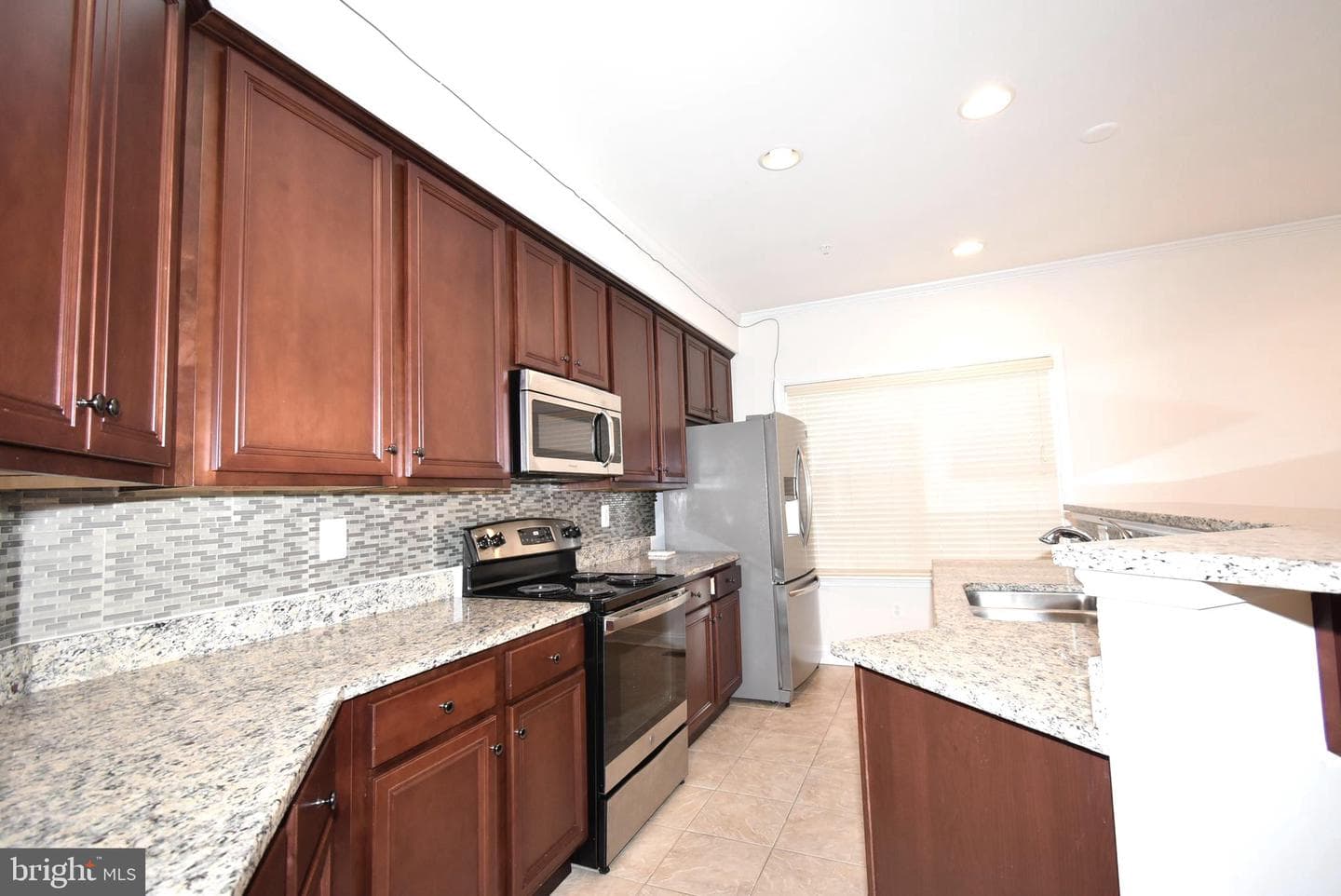 877 Ryan Street photo 8