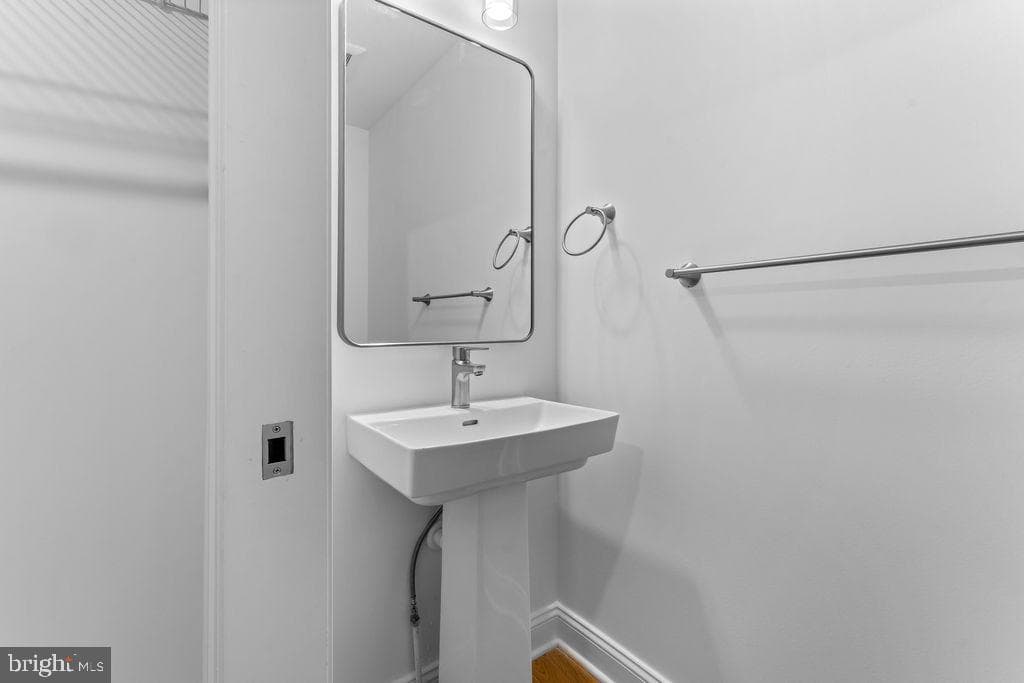 111 S Fulton Avenue photo 13