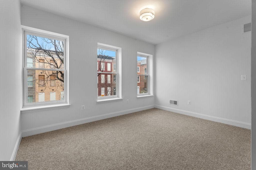 111 S Fulton Avenue photo 15