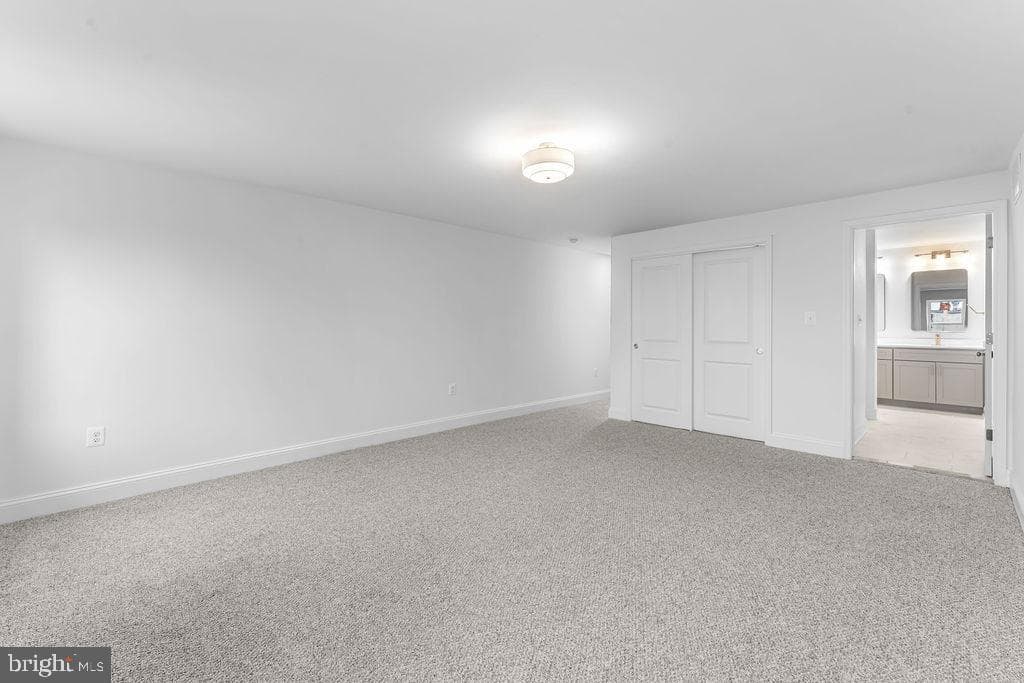 111 S Fulton Avenue photo 20