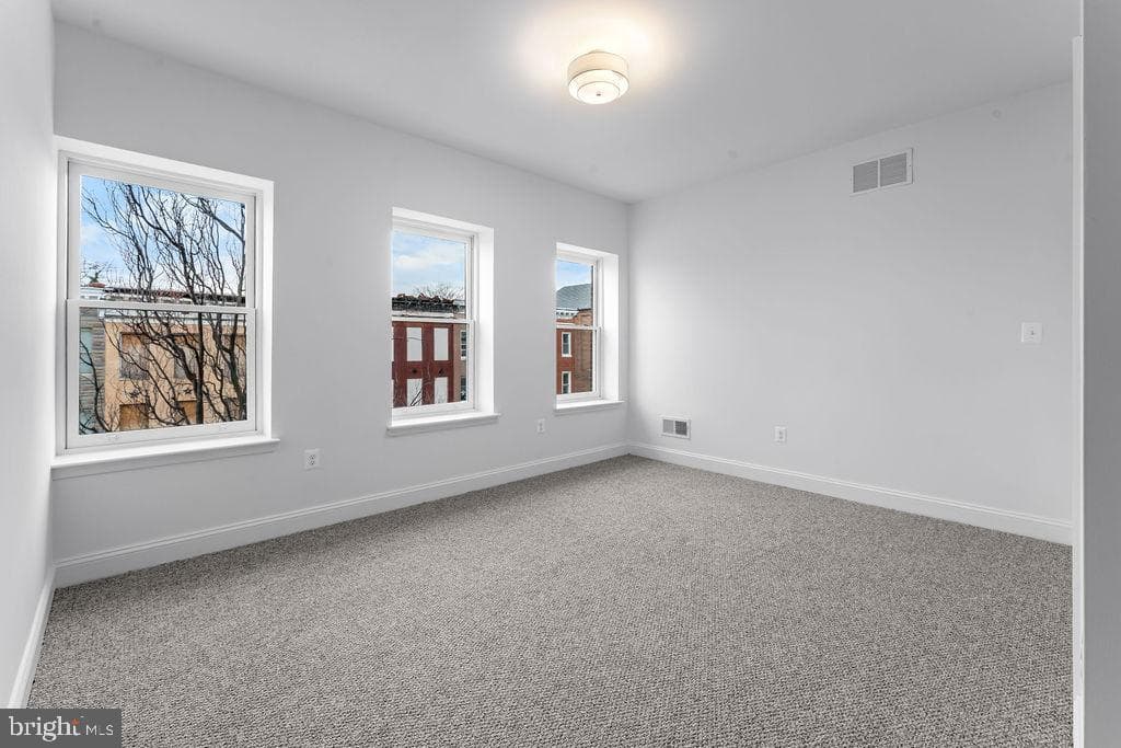 111 S Fulton Avenue photo 26