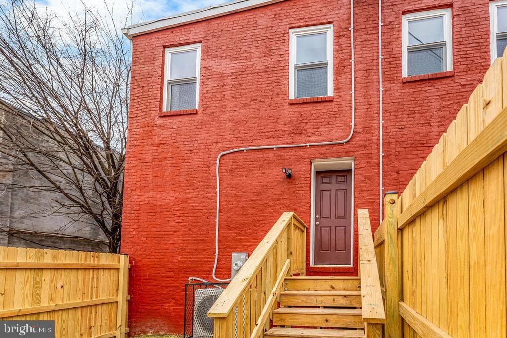 111 S Fulton Avenue photo 34