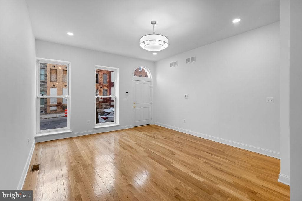 111 S Fulton Avenue photo 4