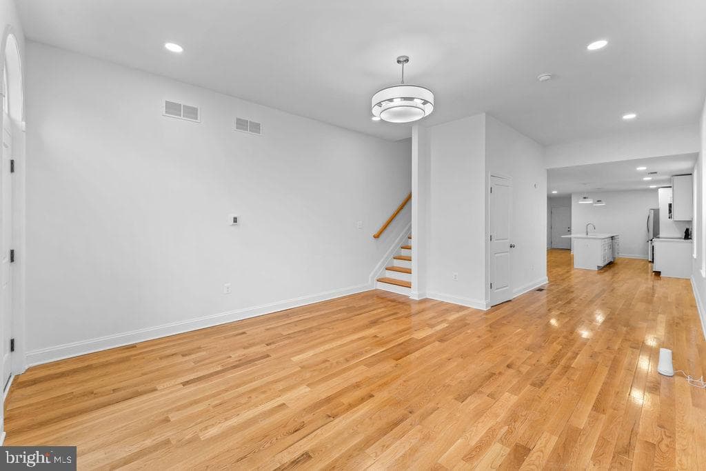 111 S Fulton Avenue photo 5