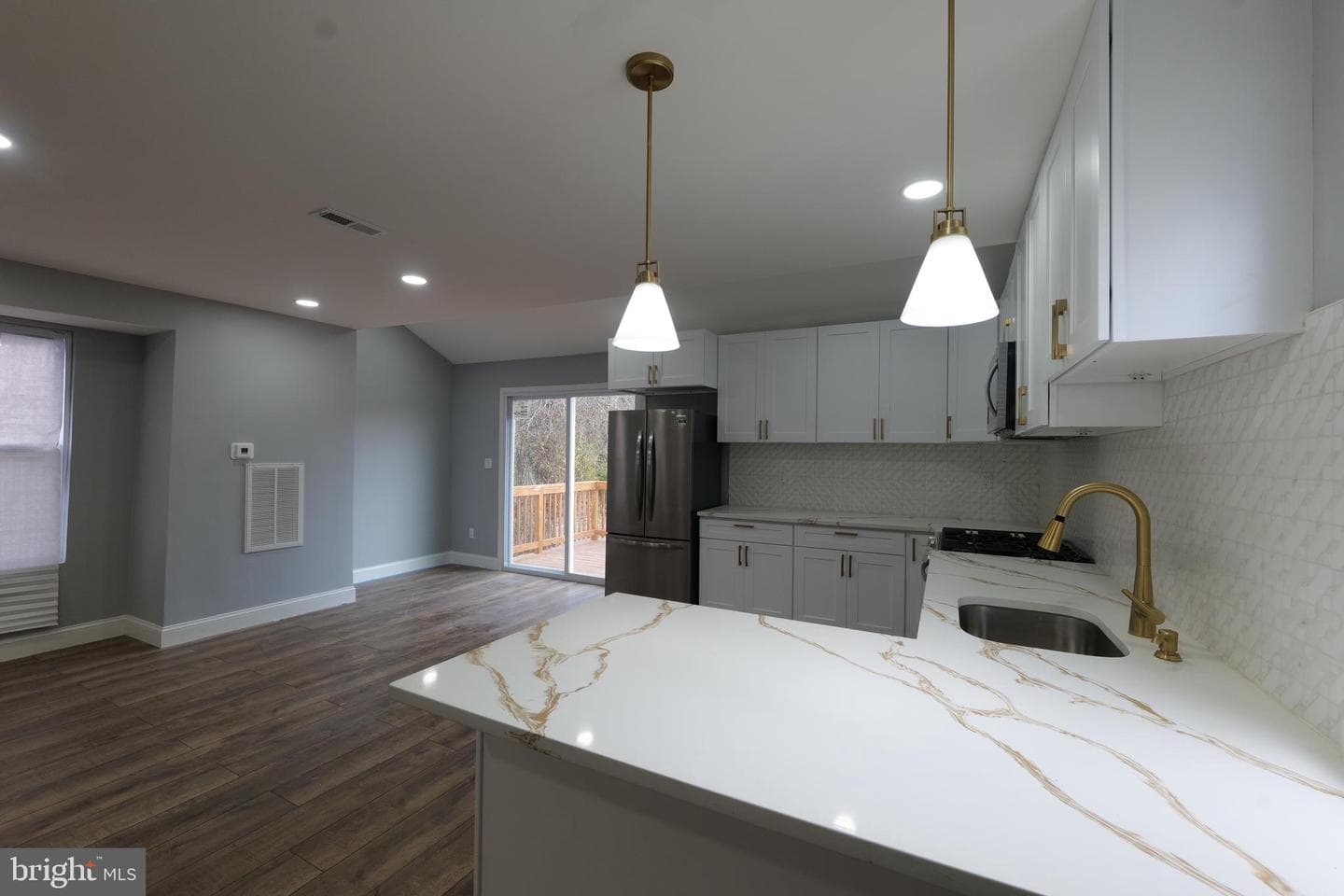 4905 Midwood Avenue photo 8