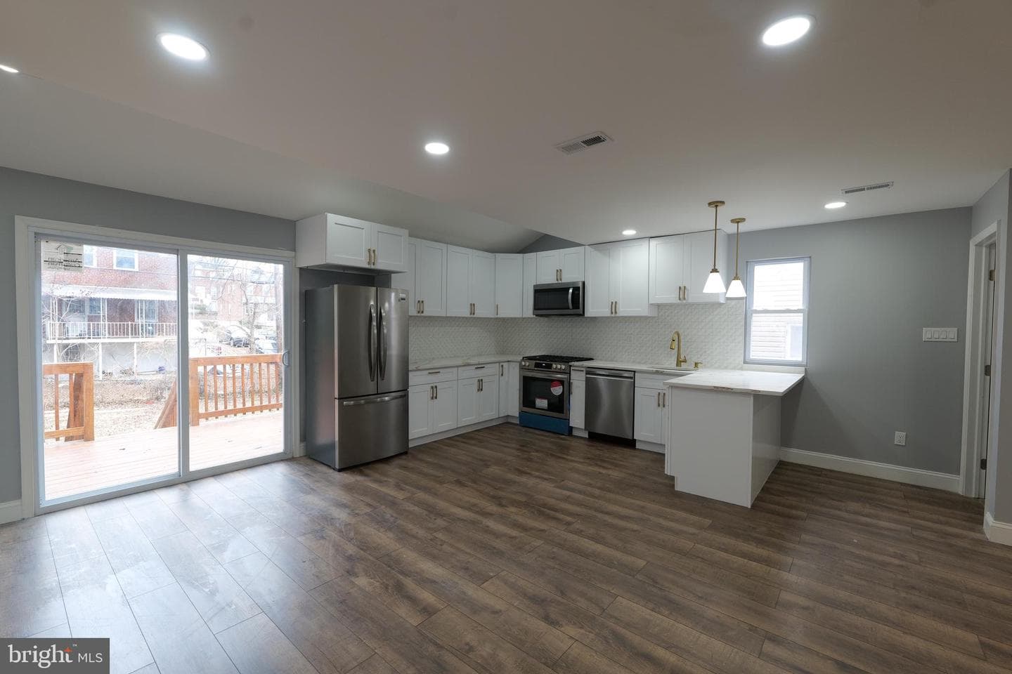 4905 Midwood Avenue photo 9