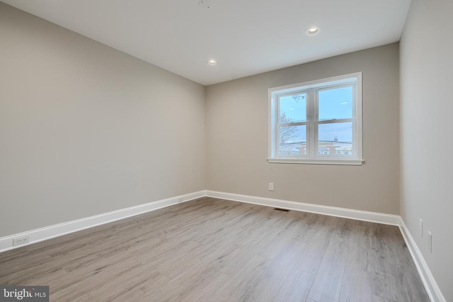621 Ponca Street photo 22