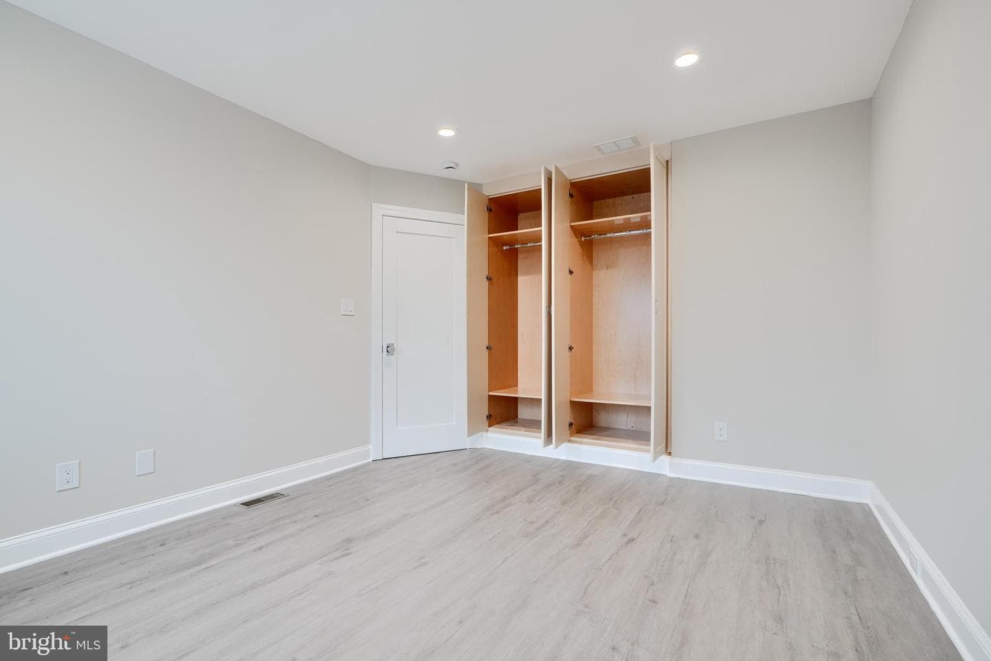 621 Ponca Street photo 23