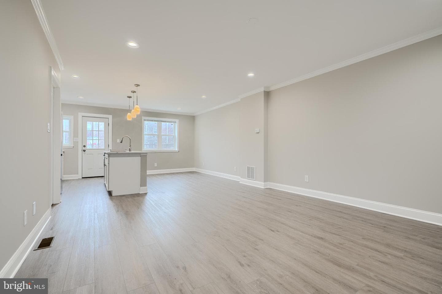 621 Ponca Street photo 5