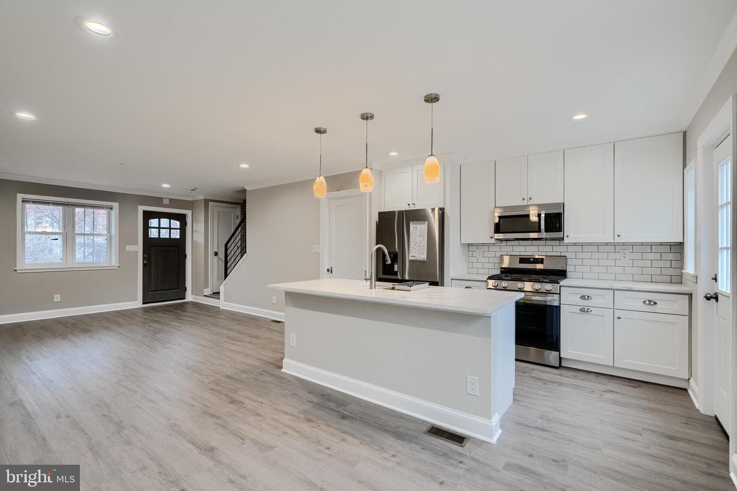 621 Ponca Street photo 8