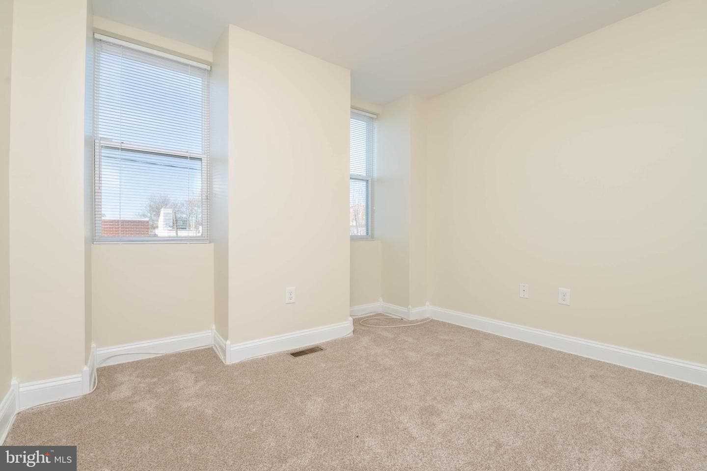1121 Ward Street photo 23