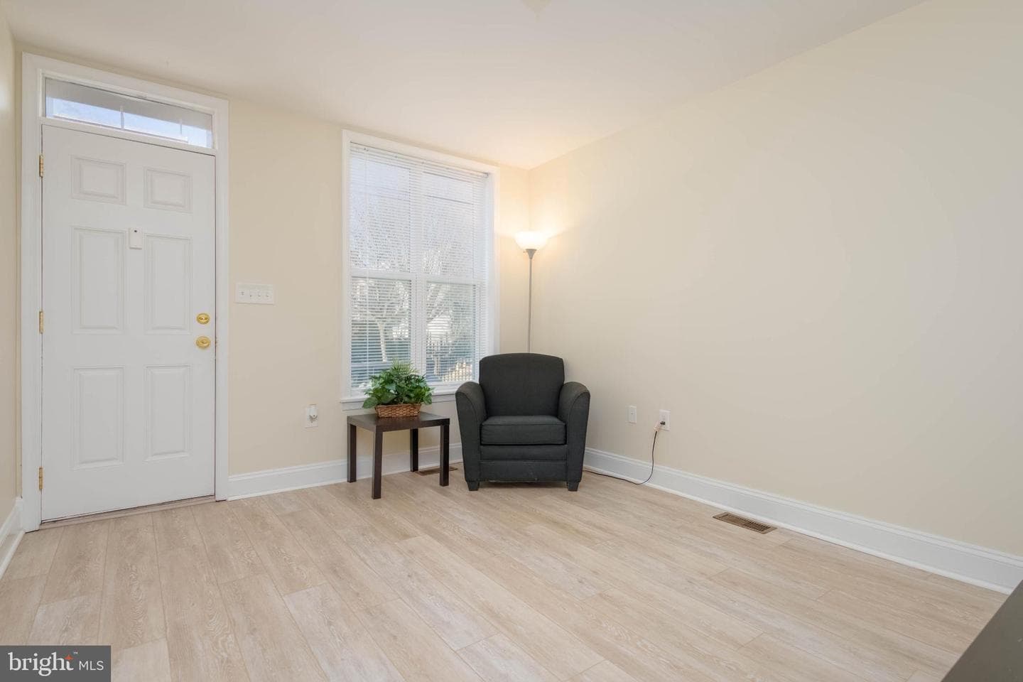 1121 Ward Street photo 3