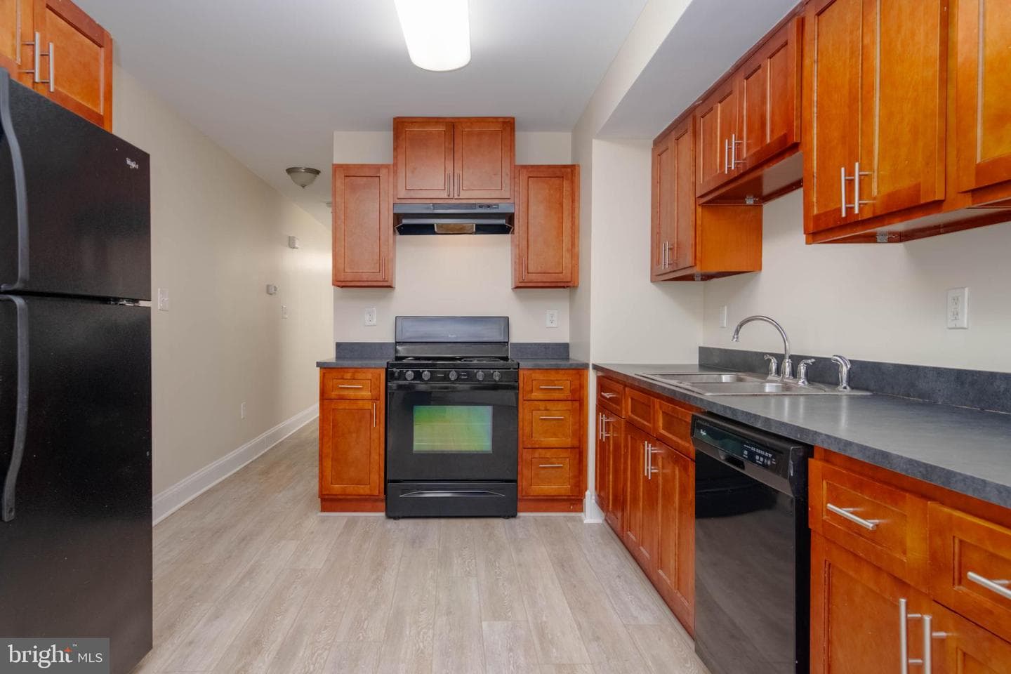 1121 Ward Street photo 4