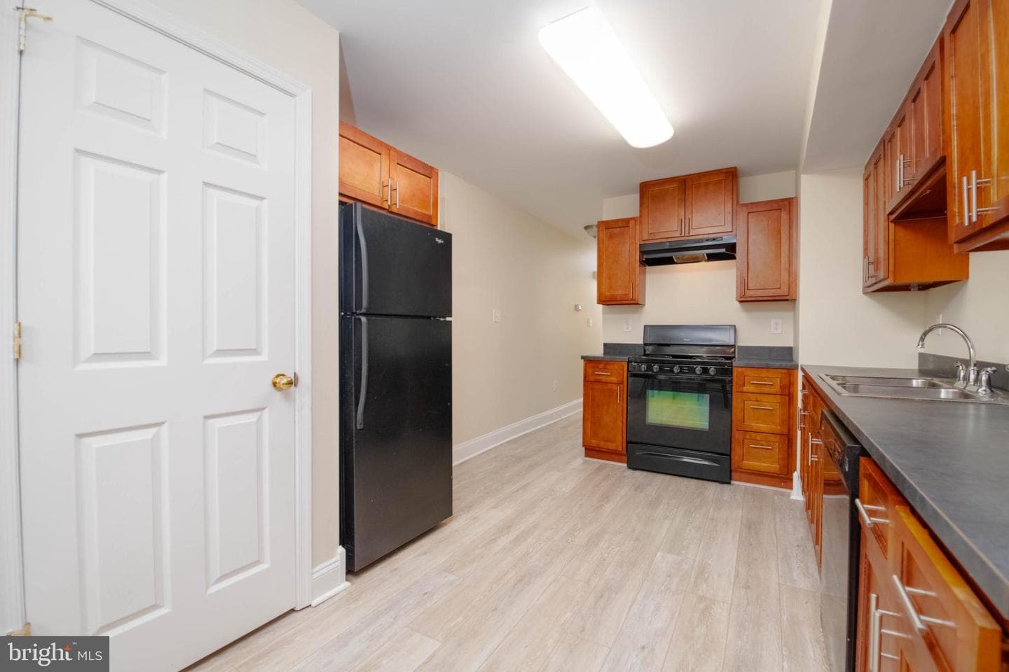 1121 Ward Street photo 6