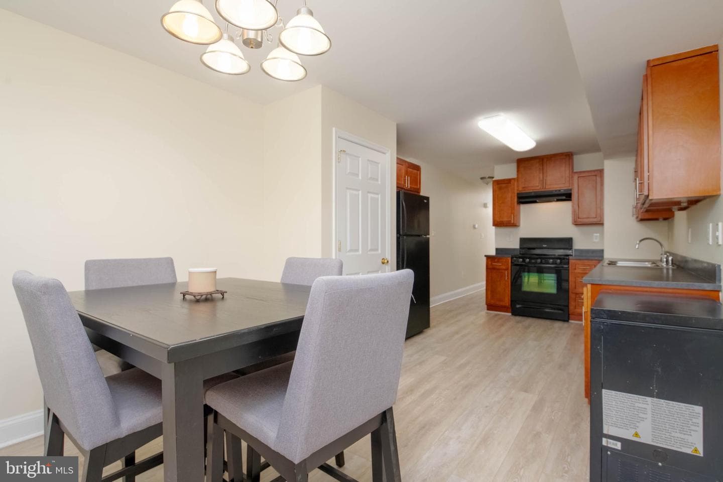 1121 Ward Street photo 8