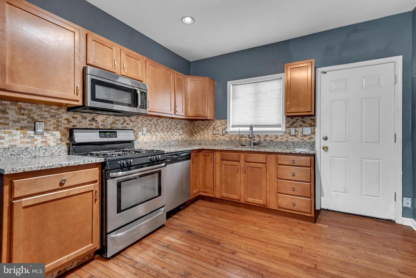 3912 Mount Pleasant Avenue photo 6