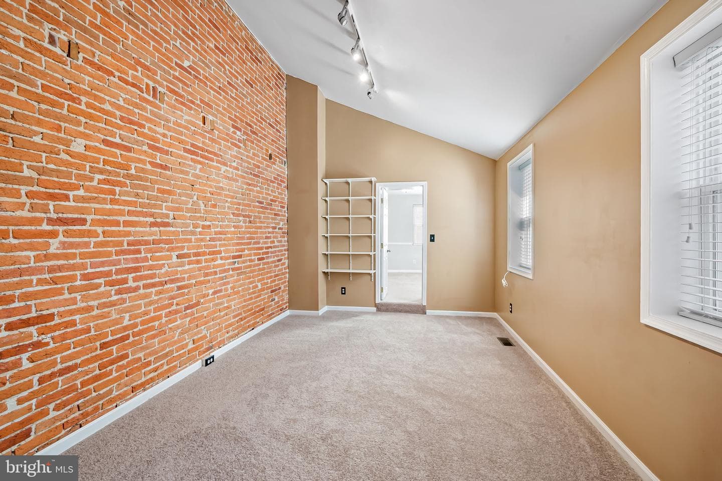 2314 Fleet Street photo 19