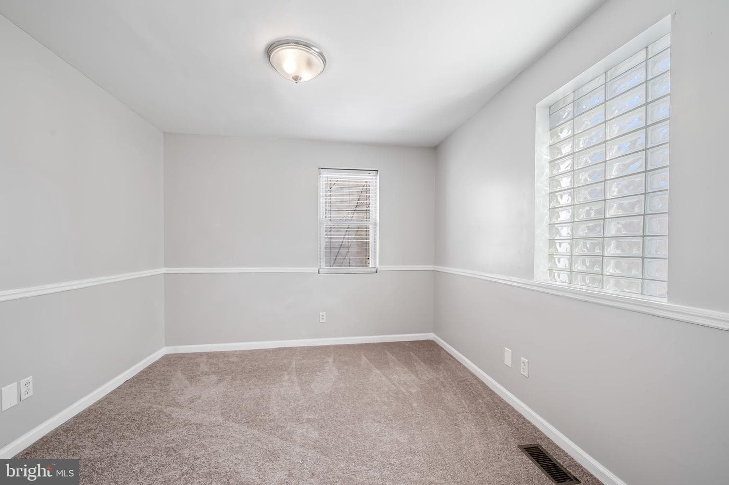 2314 Fleet Street photo 22