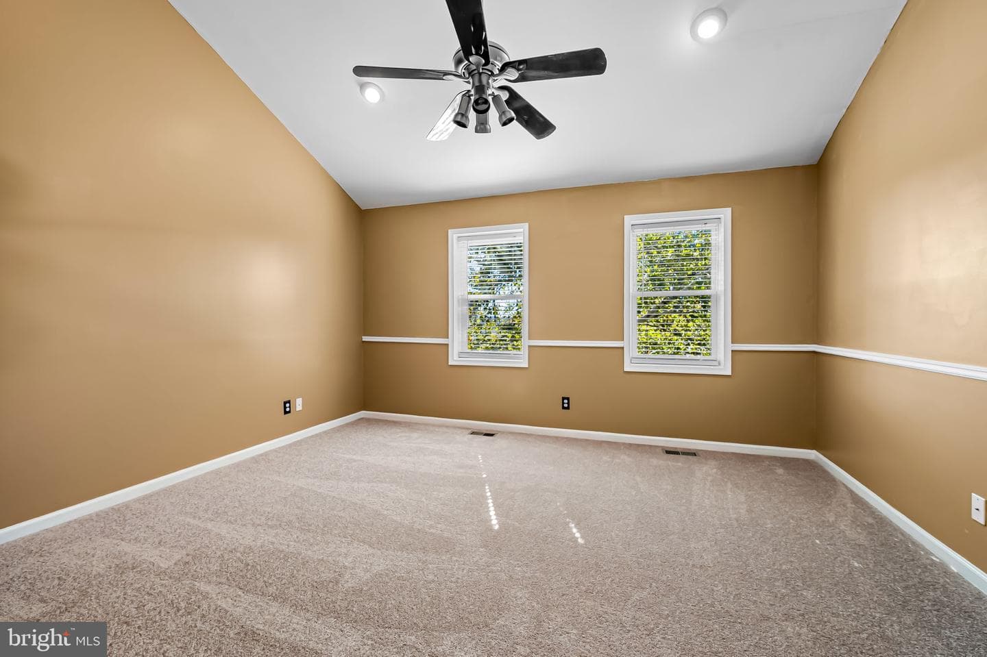 2314 Fleet Street photo 32