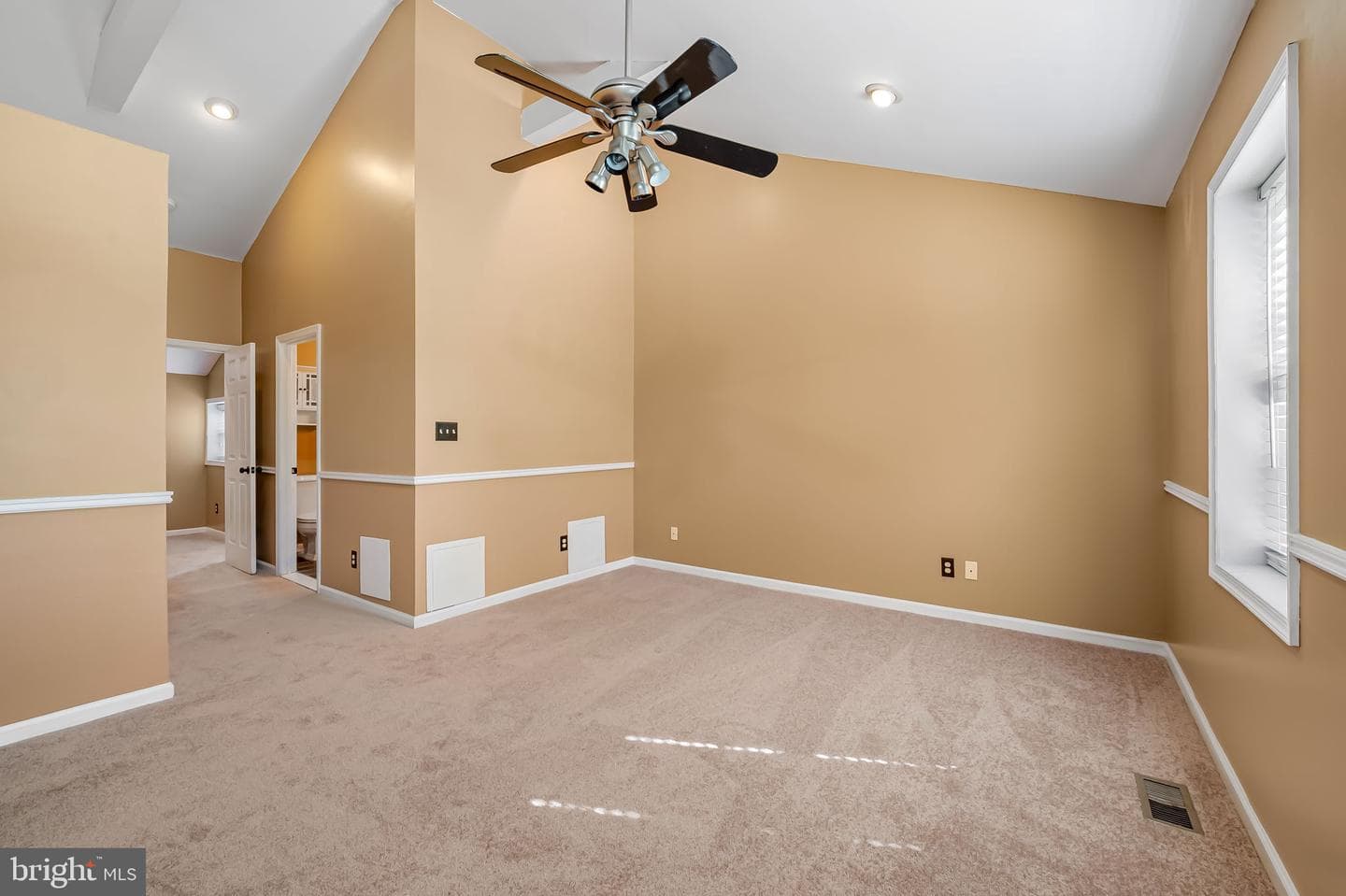 2314 Fleet Street photo 34