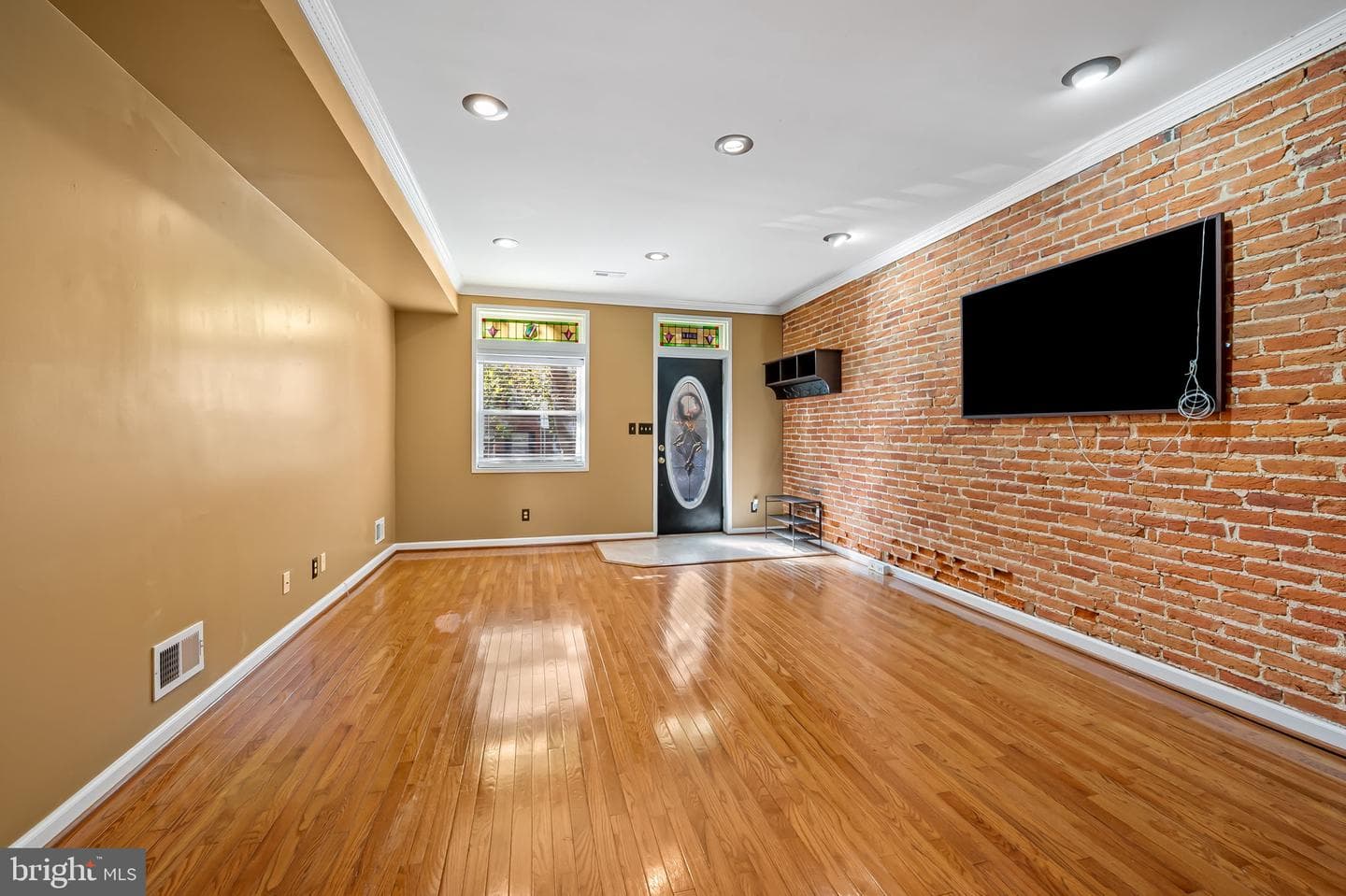 2314 Fleet Street photo 4