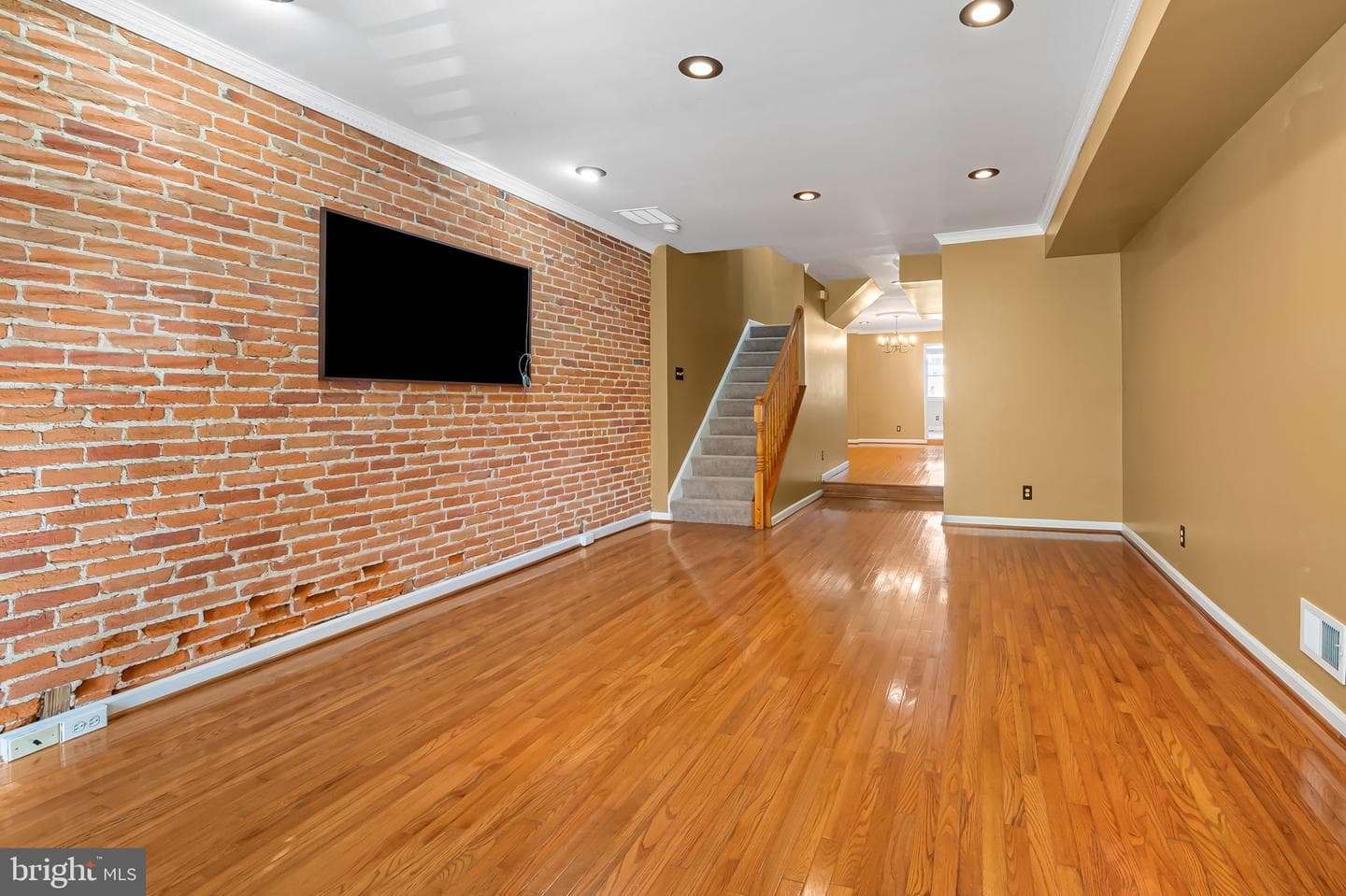 2314 Fleet Street photo 6