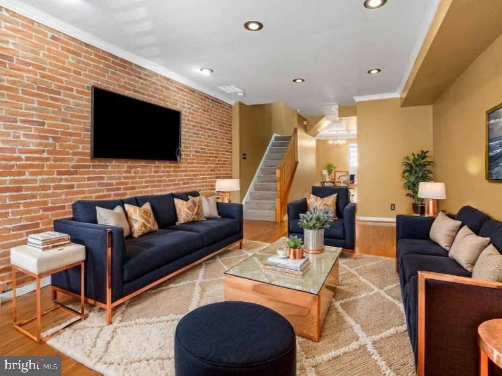 2314 Fleet Street photo 8