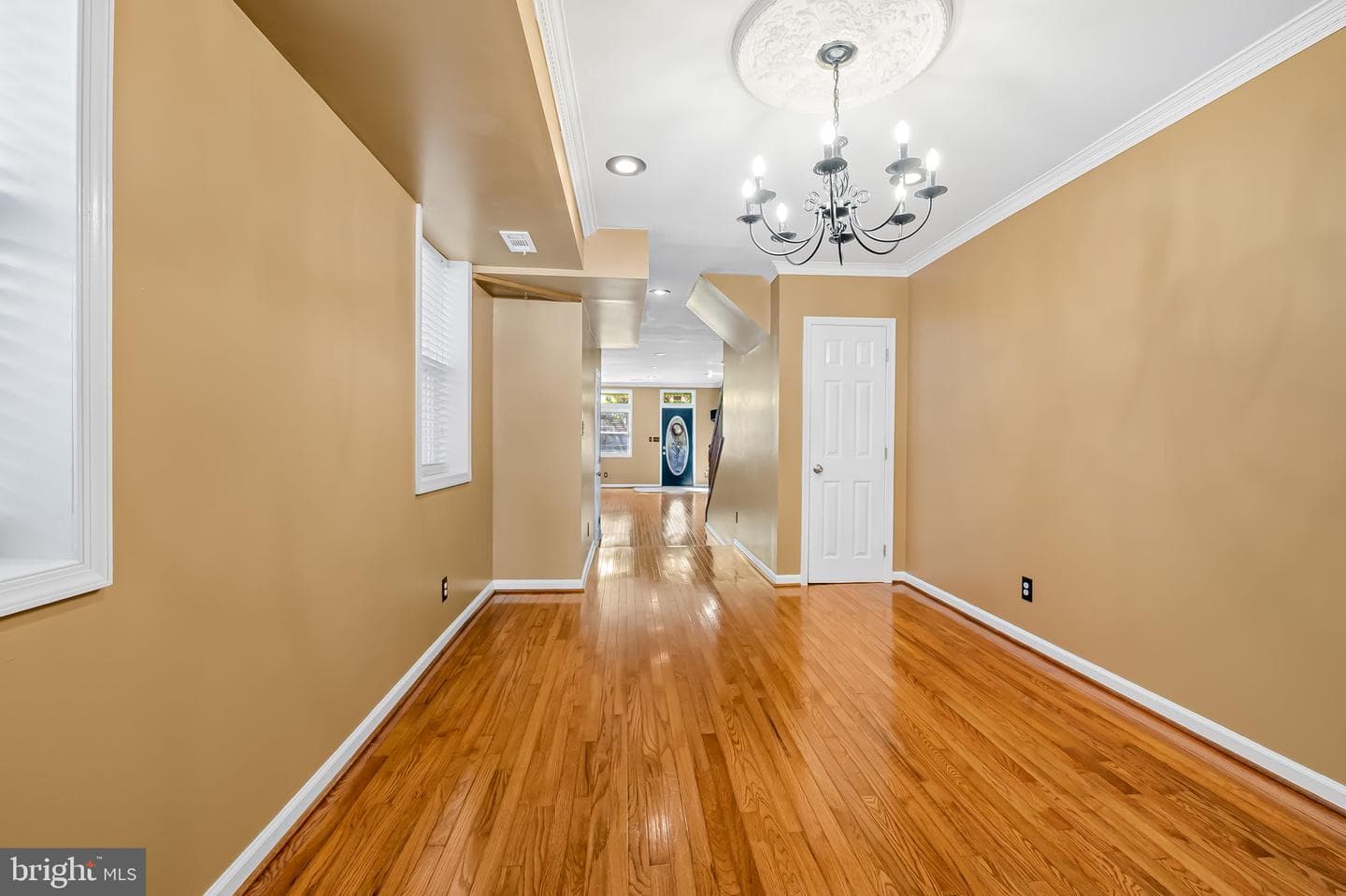 2314 Fleet Street photo 9