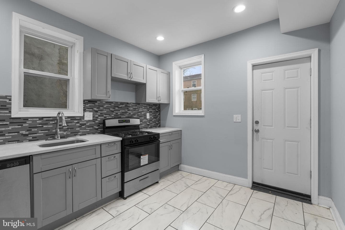 1217 E Oliver Street photo 11