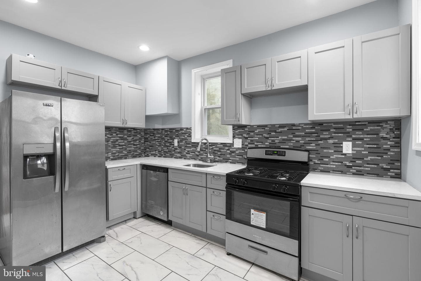 1217 E Oliver Street photo 13