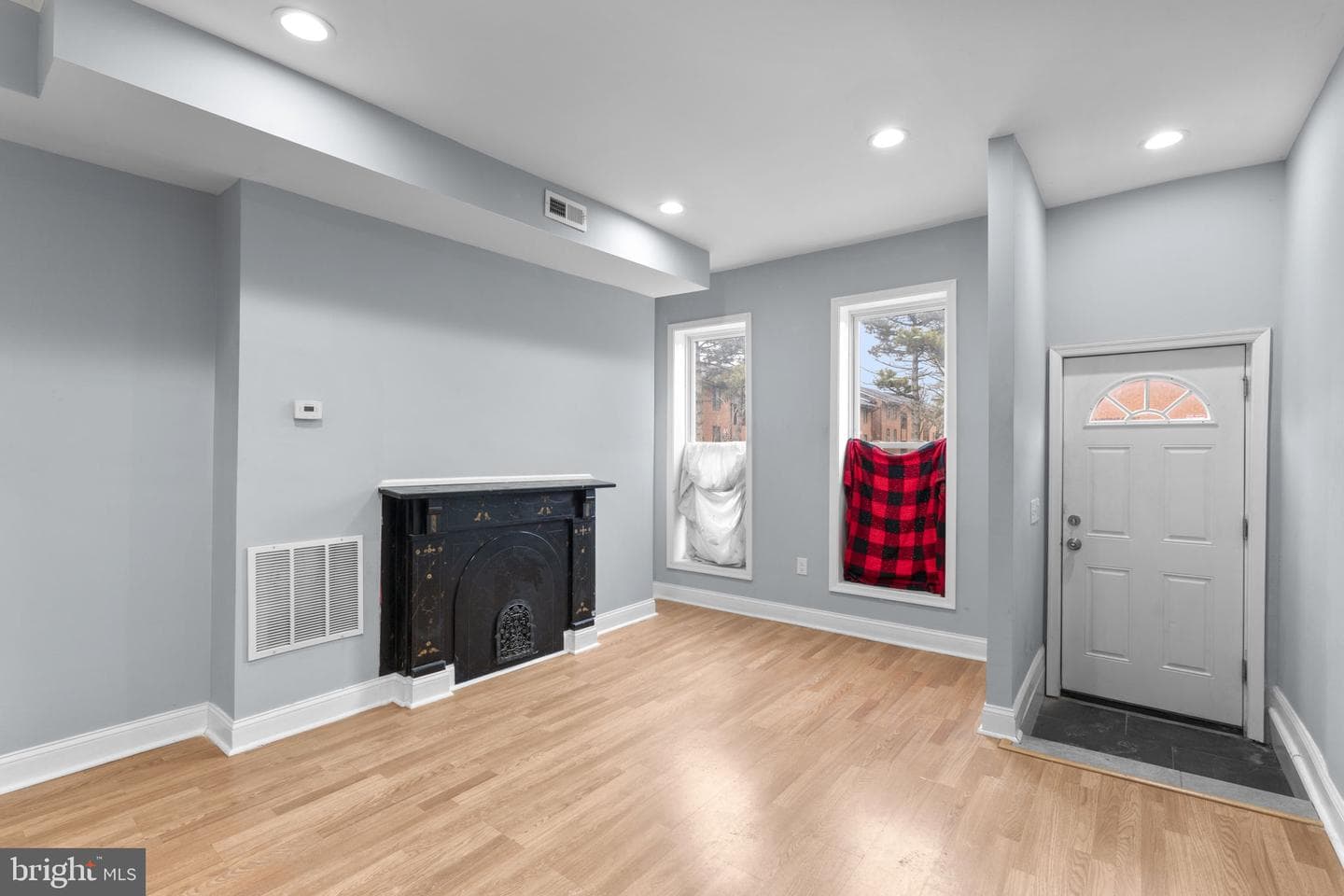 1217 E Oliver Street photo 6