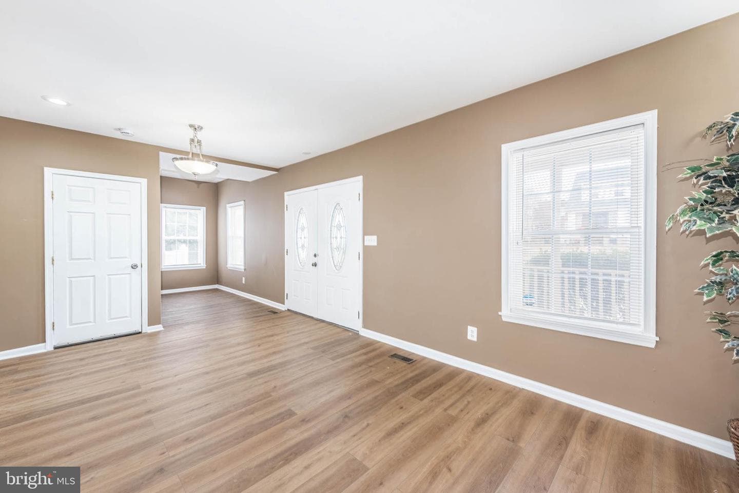 4021 Barrington Road photo 3
