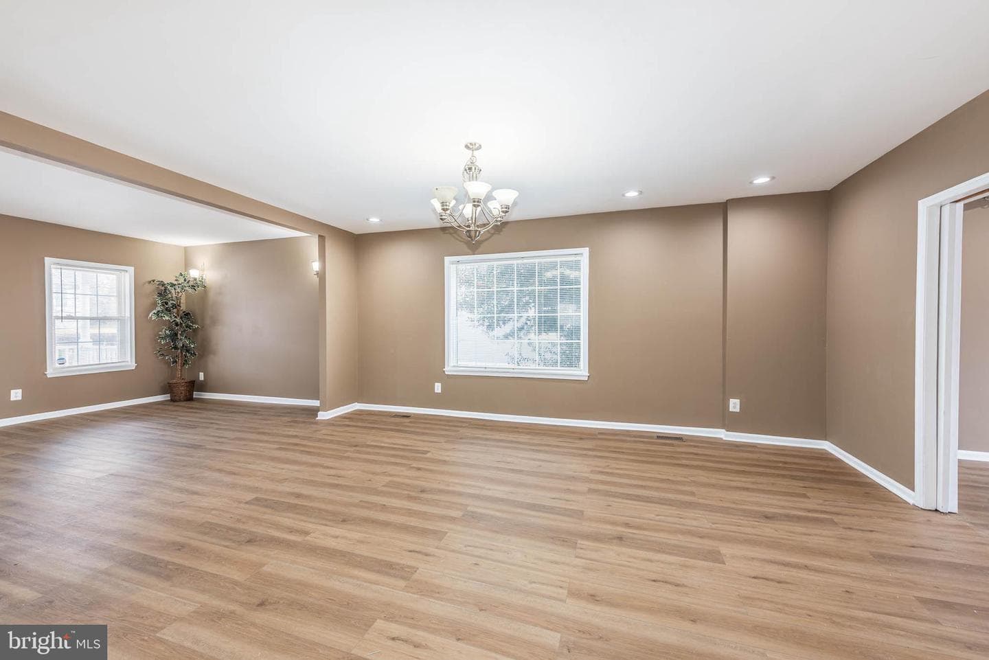 4021 Barrington Road photo 5
