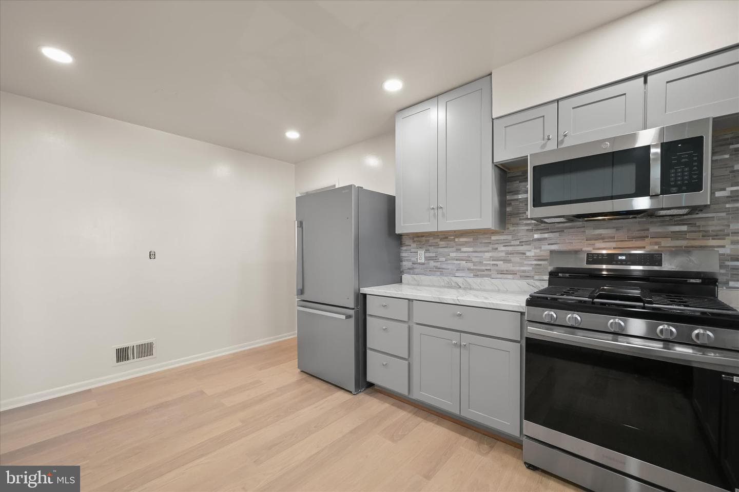 3619 Glengyle Avenue #8c photo 26