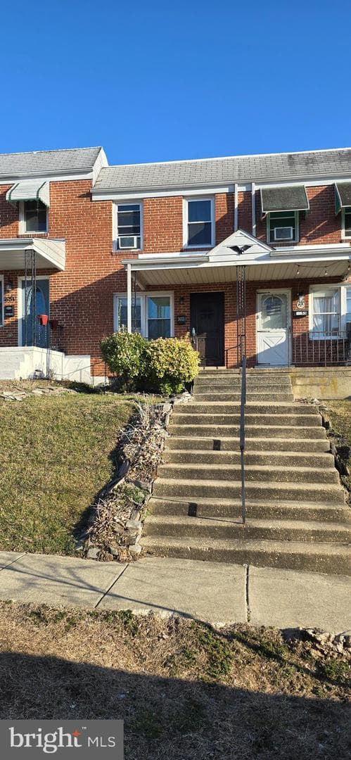 3653 Mactavish Avenue photo 2
