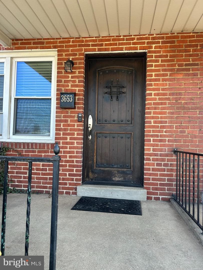 3653 Mactavish Avenue photo 3