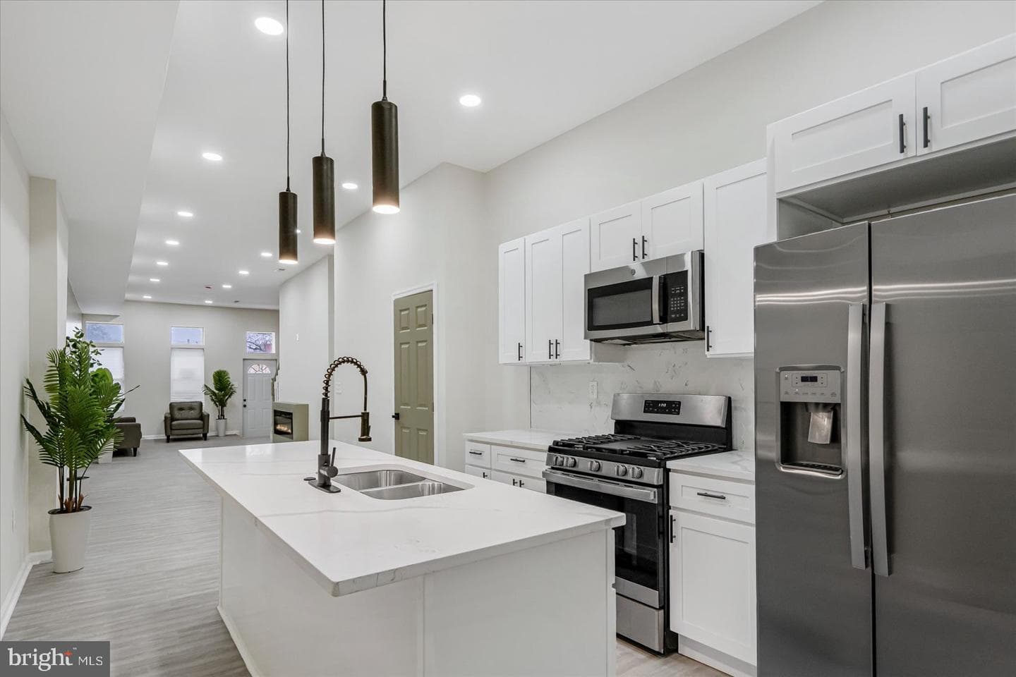 1743 E Federal Street photo 2
