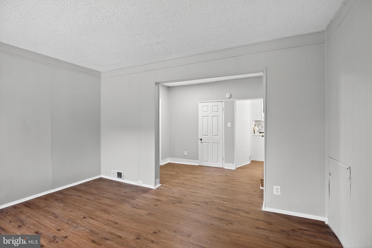 5446 Narcissus Avenue photo 10