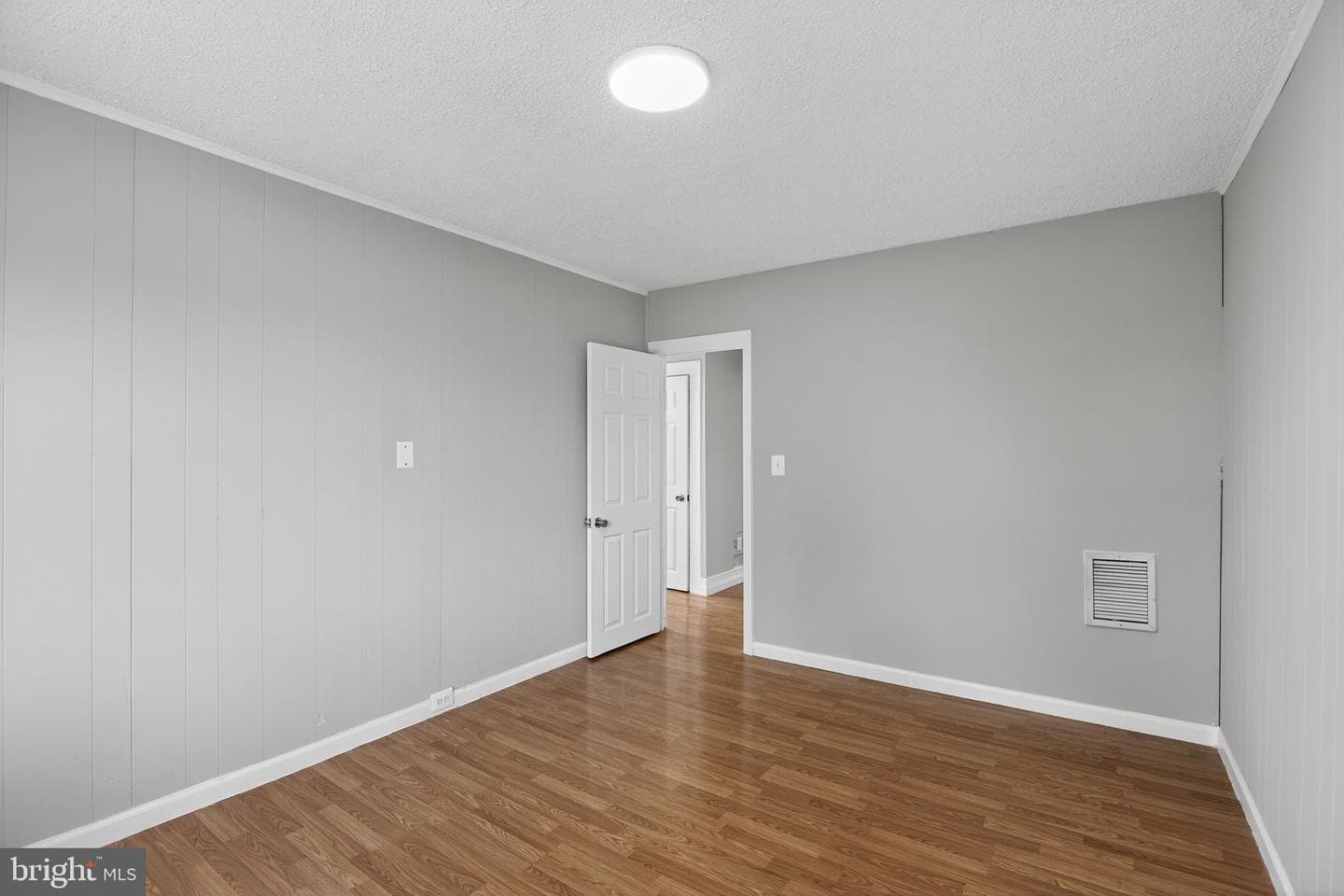 5446 Narcissus Avenue photo 8