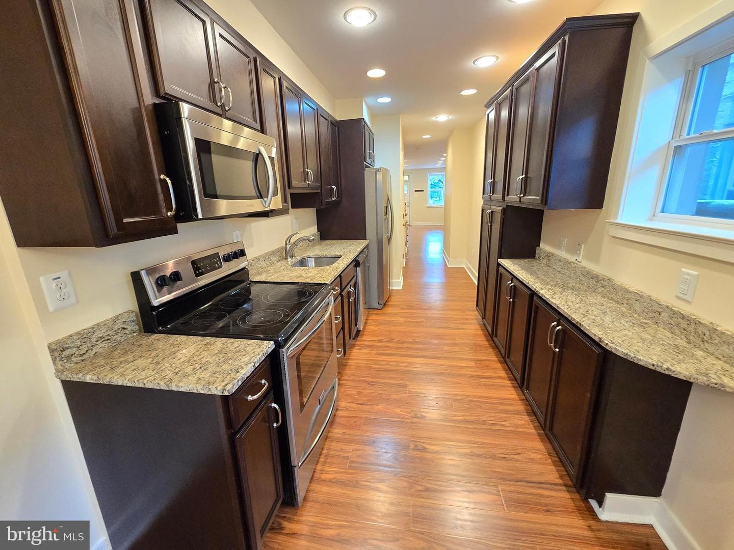 608 S Washington Street photo 4