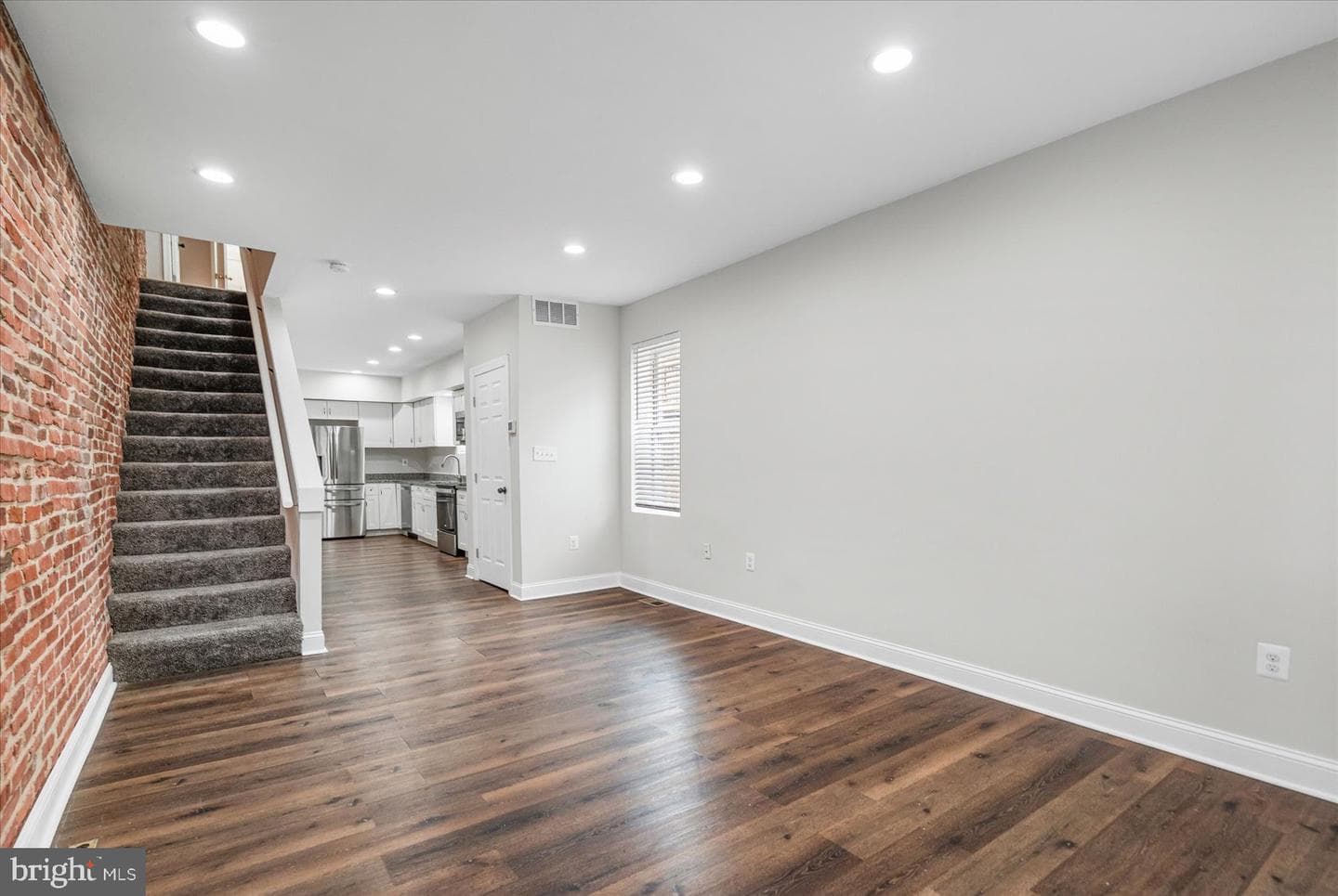 3201 E Fairmount Avenue photo 4