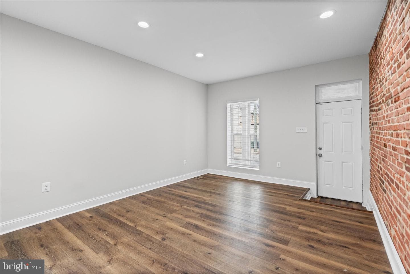 3201 E Fairmount Avenue photo 5