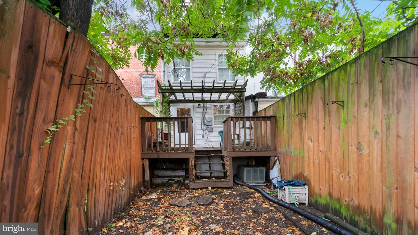 628 Scott Street photo 34