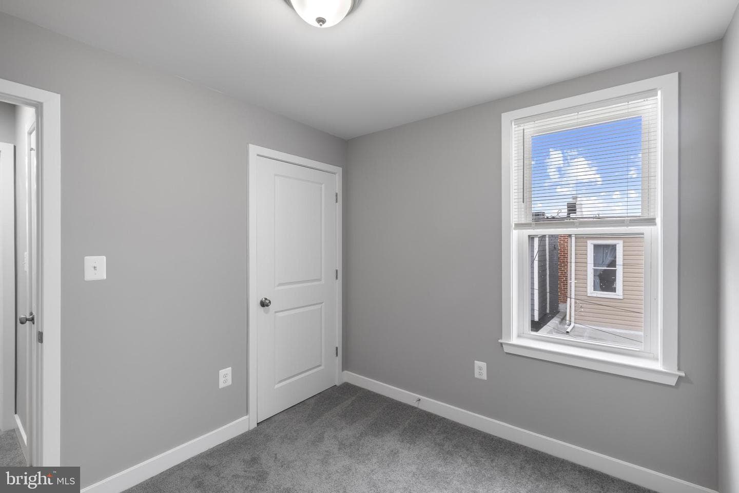 2519 E Fairmount Avenue photo 18